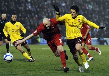 Bị đội hạng Hai cầm chân, Arsenal buộc phải đấu lại - 1