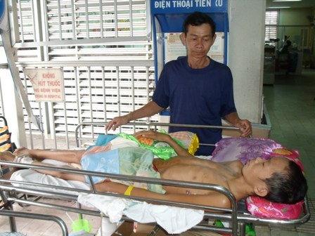 Thảm cảnh của gia đình gặp nạn vì sập nhà    - 2