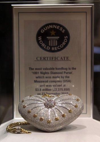 Chiếc ví đính 4.500 viên kim cương - 2 Chiếc ví đính 4.500 viên kim cương - 2