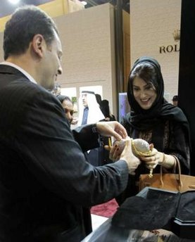 Chiếc ví đính 4.500 viên kim cương - 5 Chiếc ví đính 4.500 viên kim cương - 5