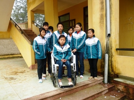 Nữ sinh bị bại liệt nhiều năm liền là HS giỏi toàn diện - 1