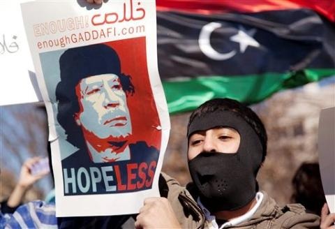 Tình hình hỗn loạn, Tổng thống Libya lên truyền hình phủ nhận "bỏ trốn" - 1 Tình hình hỗn loạn, Tổng thống Libya lên truyền hình phủ nhận "bỏ trốn" - 1