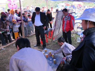 Đầu năm lắm “bác thằng bần” - 1