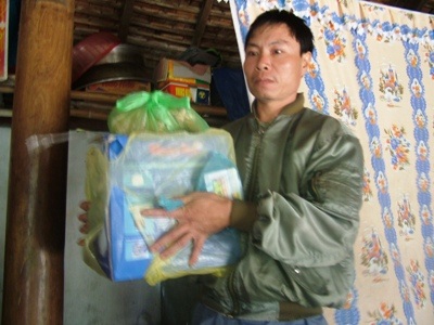 Gần 10 triều đồng đến với gia đình cháu bé mang bệnh hiểm nghèo - 1