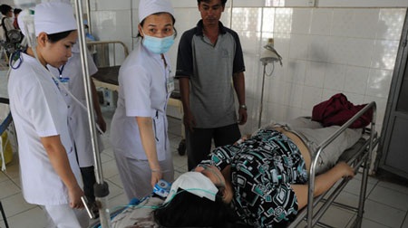 Hít phải khí gas, 33 công nhân nhập viện cấp cứu - 1 Hít phải khí gas, 33 công nhân nhập viện cấp cứu - 1