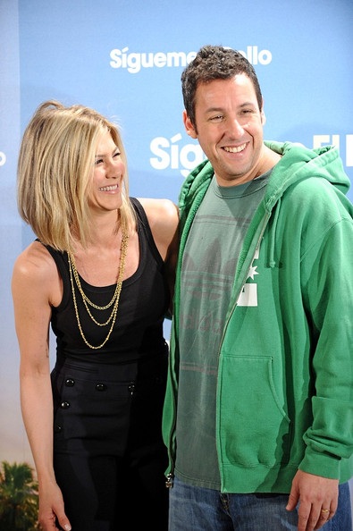 Adam Sandler sánh vai hai kiều nữ quảng cáo phim - 32 Adam Sandler sánh vai hai kiều nữ quảng cáo phim - 32