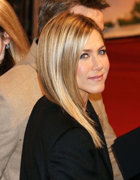 Adam Sandler sánh vai hai kiều nữ quảng cáo phim - 8 Adam Sandler sánh vai hai kiều nữ quảng cáo phim - 8