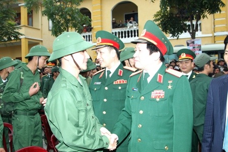 Hàng nghìn thanh niên hào hứng lên đường nhập ngũ  - 1 Hàng nghìn thanh niên hào hứng lên đường nhập ngũ  - 1