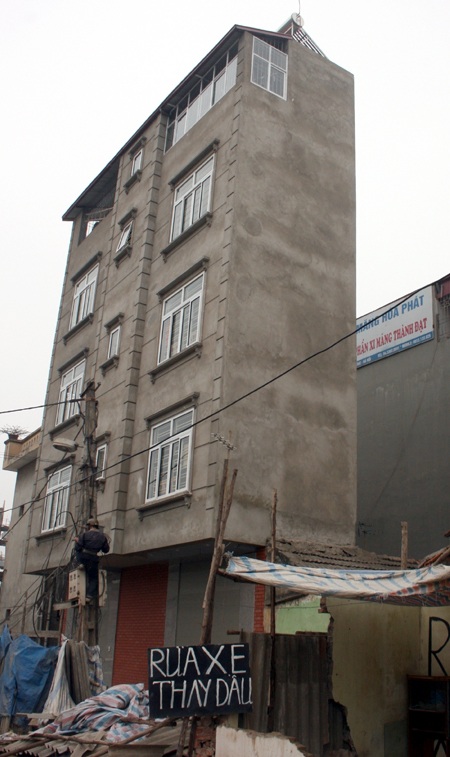 Cận cảnh những ngôi nhà "kì dị" trên các đường phố mới - 4