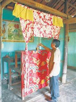 Người “thu gom” vàng của vua Hàm Nghi - 2 Người “thu gom” vàng của vua Hàm Nghi - 2
