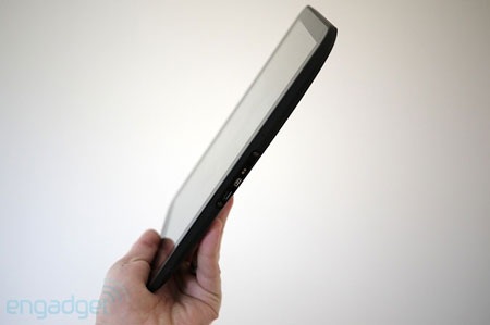 Cận cảnh máy tính bảng Motorola Xoom  - 10