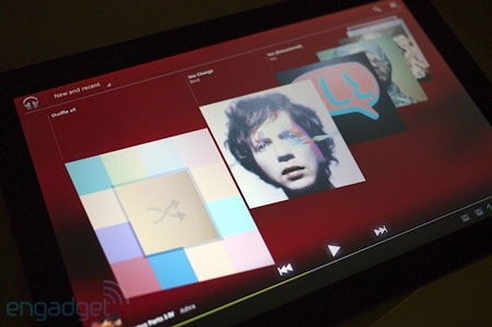 Cận cảnh máy tính bảng Motorola Xoom  - 15