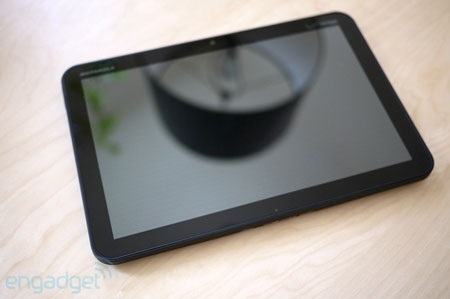 Cận cảnh máy tính bảng Motorola Xoom  - 1
