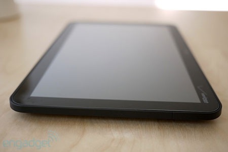Cận cảnh máy tính bảng Motorola Xoom  - 2