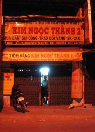 Sự thật về băng nhóm cướp tiệm vàng bằng súng - 2