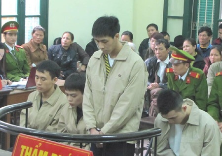 Yêu kiểu “côn đồ”, lĩnh án vì cuồng ghen - 1