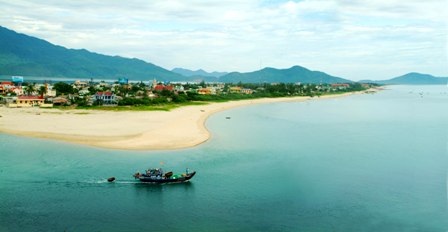 Nhiều khu nghỉ dưỡng, dân... hết đường ra biển - 5