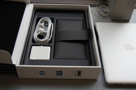 Đập hộp MacBook Pro dùng công nghệ Thunderbolt - 4