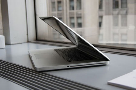 Đập hộp MacBook Pro dùng công nghệ Thunderbolt - 7