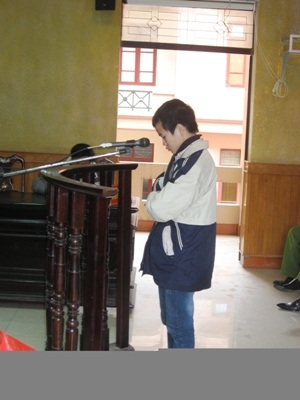 9 năm tù cho bị cáo hãm hiếp bé gái 6 tuổi - 1