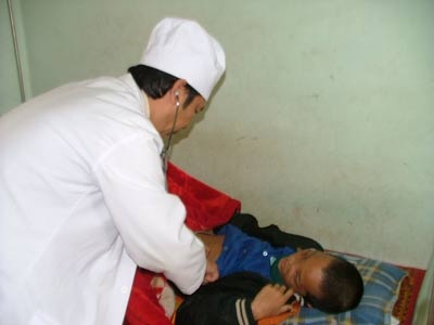 Một bác sĩ hết lòng vì người bệnh miền núi - 1 Một bác sĩ hết lòng vì người bệnh miền núi - 1