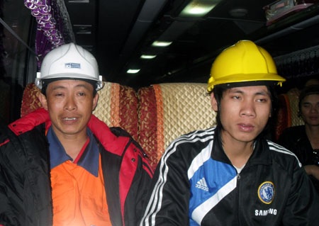 Những lao động Việt đầu tiên trở về từ Libya - 10