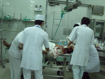 “Đêm trắng” cùng bác sĩ khoa cấp cứu - 4