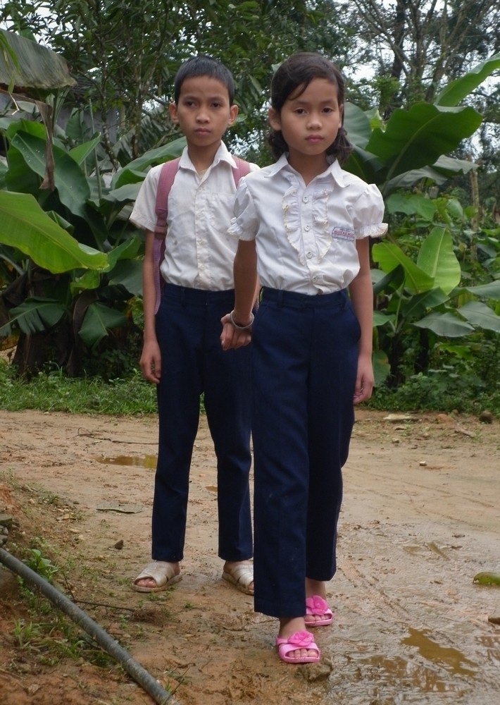 “Xin hãy cứu lấy đôi mắt con tôi” - 1