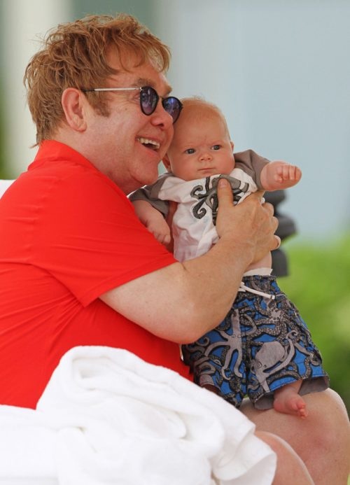 Lady Gaga làm mẹ đỡ đầu của con Elton John - 2 Lady Gaga làm mẹ đỡ đầu của con Elton John - 2