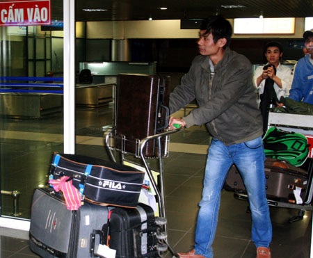 Những lao động Việt đầu tiên trở về từ Libya - 1