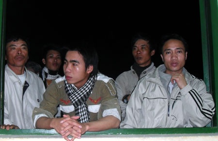 Những lao động Việt đầu tiên trở về từ Libya - 8