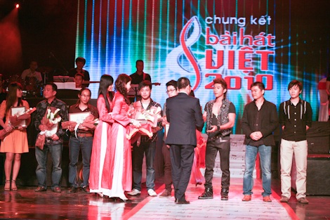 Ấn tượng với “Lá cờ” của Tạ Quang Thắng - 14 Ấn tượng với “Lá cờ” của Tạ Quang Thắng - 14
