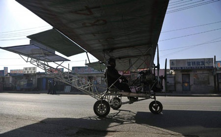 Trung Quốc: Máy bay chế từ vật liệu phế thải lần đầu cất cánh - 4