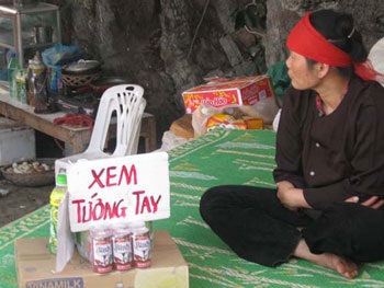 Chồng đòi đốt nhà thầy bói vì vợ tin phán bậy - 2 Chồng đòi đốt nhà thầy bói vì vợ tin phán bậy - 2