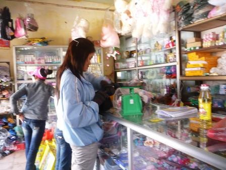 Người nghèo chật vật với tăng giá - 2