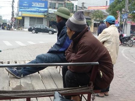 Người nghèo chật vật với tăng giá - 4