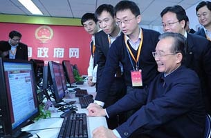 Thủ tướng Trung Quốc cam kết giải quyết các vấn đề xã hội  - 1