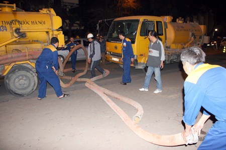 Cận cảnh những tảng đá hộc dưới lòng hồ Gươm - 7