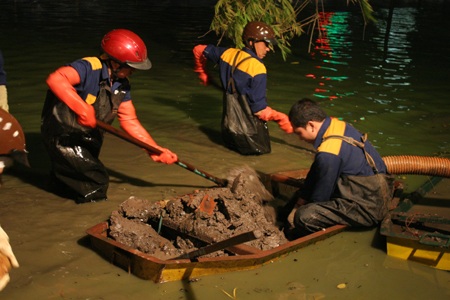 Cận cảnh những tảng đá hộc dưới lòng hồ Gươm - 8