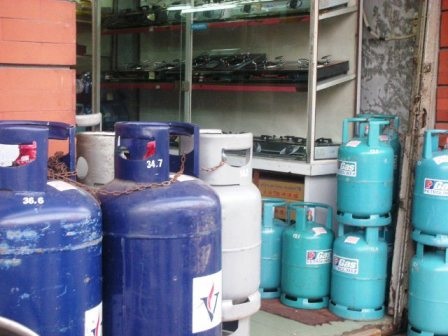 Giá gas tăng từ 9.000 - 10.000 đồng/bình 12kg - 1 Giá gas tăng từ 9.000 - 10.000 đồng/bình 12kg - 1