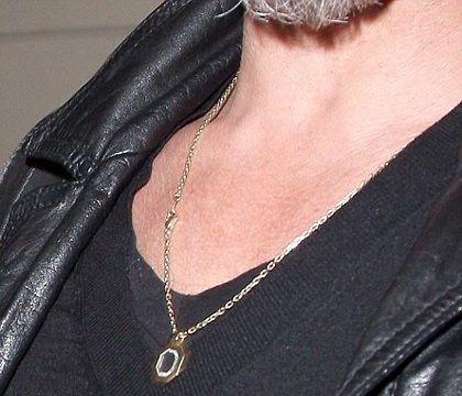 Brad Pitt khoe quà đặc biệt từ Angelina Jolie - 2