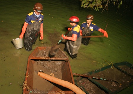 Cận cảnh những tảng đá hộc dưới lòng hồ Gươm - 9