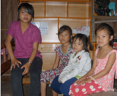 “Bé gái không hậu môn, không bộ phận sinh dục” đạt học sinh giỏi - 1