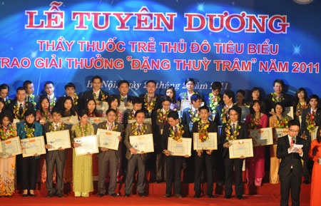 Cựu thủ khoa ĐH Y nhận giải thưởng Đặng Thùy Trâm 2011 - 1 Cựu thủ khoa ĐH Y nhận giải thưởng Đặng Thùy Trâm 2011 - 1