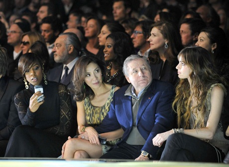 Dương Tử Quỳnh tình tứ bên “bồ già” tại show thời trang - 2 Dương Tử Quỳnh tình tứ bên “bồ già” tại show thời trang - 2