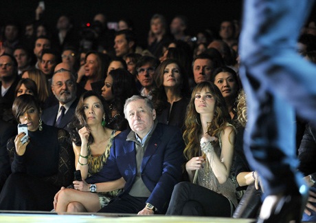 Dương Tử Quỳnh tình tứ bên “bồ già” tại show thời trang - 3 Dương Tử Quỳnh tình tứ bên “bồ già” tại show thời trang - 3