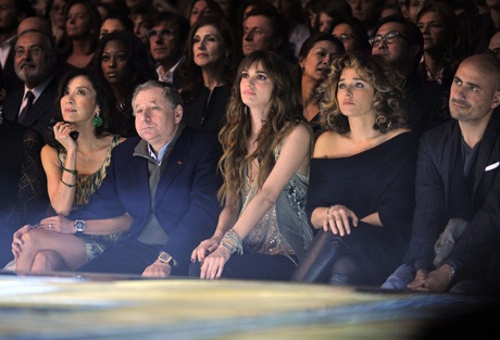 Dương Tử Quỳnh tình tứ bên “bồ già” tại show thời trang - 5 Dương Tử Quỳnh tình tứ bên “bồ già” tại show thời trang - 5