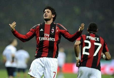 AC Milan “đá bay” kẻ bám đuổi Napoli - 3 AC Milan “đá bay” kẻ bám đuổi Napoli - 3