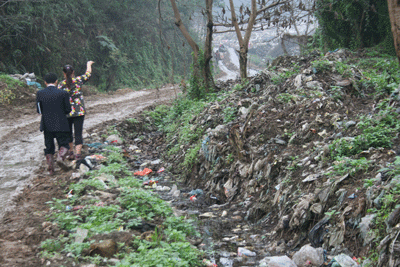 Hàng nghìn người “sống vùi” giữa bãi rác khổng lồ - 1 Hàng nghìn người “sống vùi” giữa bãi rác khổng lồ - 1