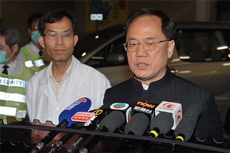 Trưởng đặc khu Hồng Kông bị tấn công - 2